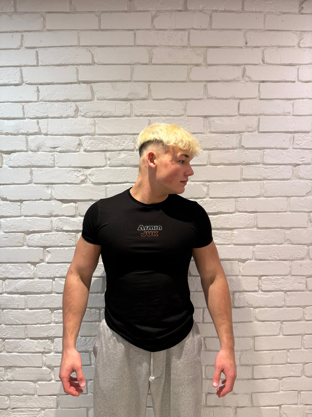 KOSZULKA SLIM CZARNA STANDARD ARMIAJUK